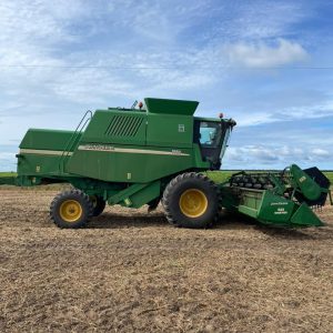 Colheitadeira John Deere 1550 com Plataforma Hydro 23 Pés
